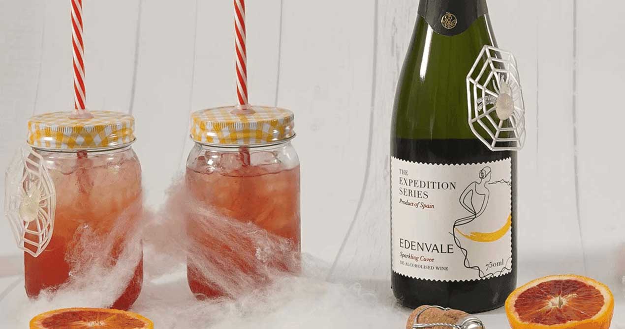 Non-alcoholic sparkling cuvee and blood orange