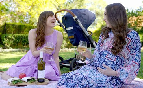 Pregnant women drinking non-alcoholic wine