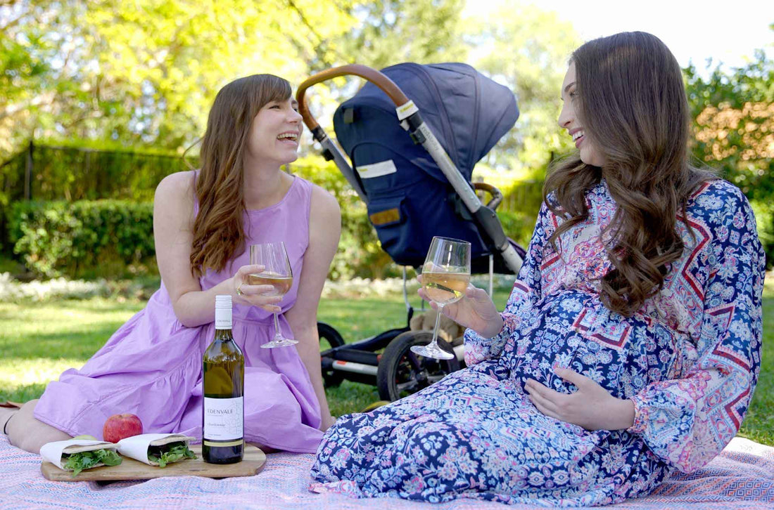 Pregnant women drinking non-alcoholic wine